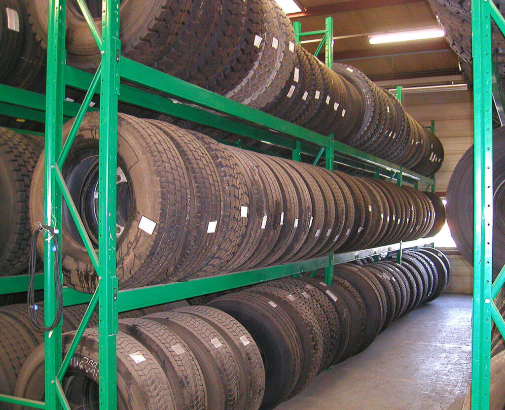 Rayonnage à pneus Diplex – Stockage pour VL et VU, modulable de 1 à 2 m de long, capacité 384 à 975 kg par niveau 4