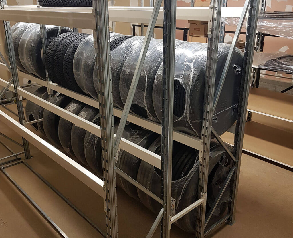 Rayonnage à pneus Diplex – Stockage pour VL et VU, modulable de 1 à 2 m de long, capacité 384 à 975 kg par niveau 1