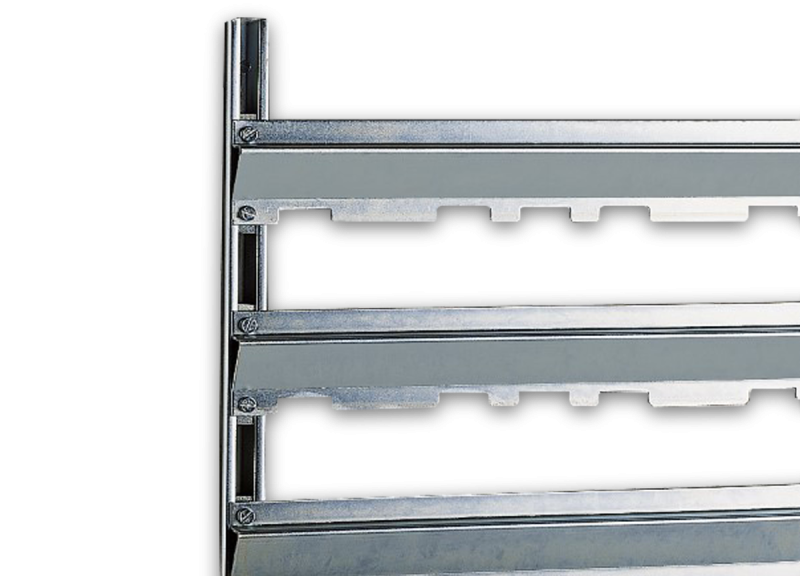 Profil vertical à fixer au mur pour bac à bec SILAFIX – Rail métallique zingué 1000 mm – Réf. 19.1219.01 1