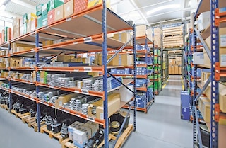 Rayonnage lourd et mi-lourd M7 – Rayonnage métallique pour charges jusqu&rsquo;à 1000 kg par niveau – Mecalux - Image 3