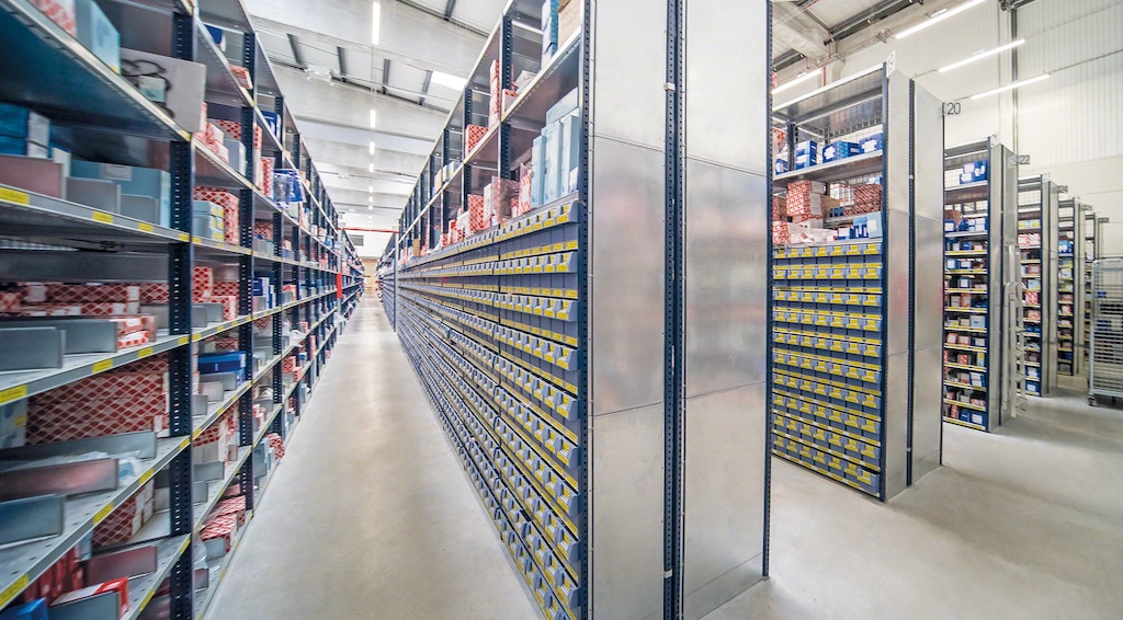 Rayonnage léger M3 Mecalux – pour charges légères et moyennes jusqu&rsquo;à 275 kg par niveau - Image 1