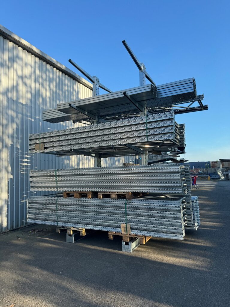 CANTILEVER GALVA – 2 colonnes de 4500 mm, 2 bases double face de 1200 mm, 12 bras de 1200 mm – 500 kg - Image 3