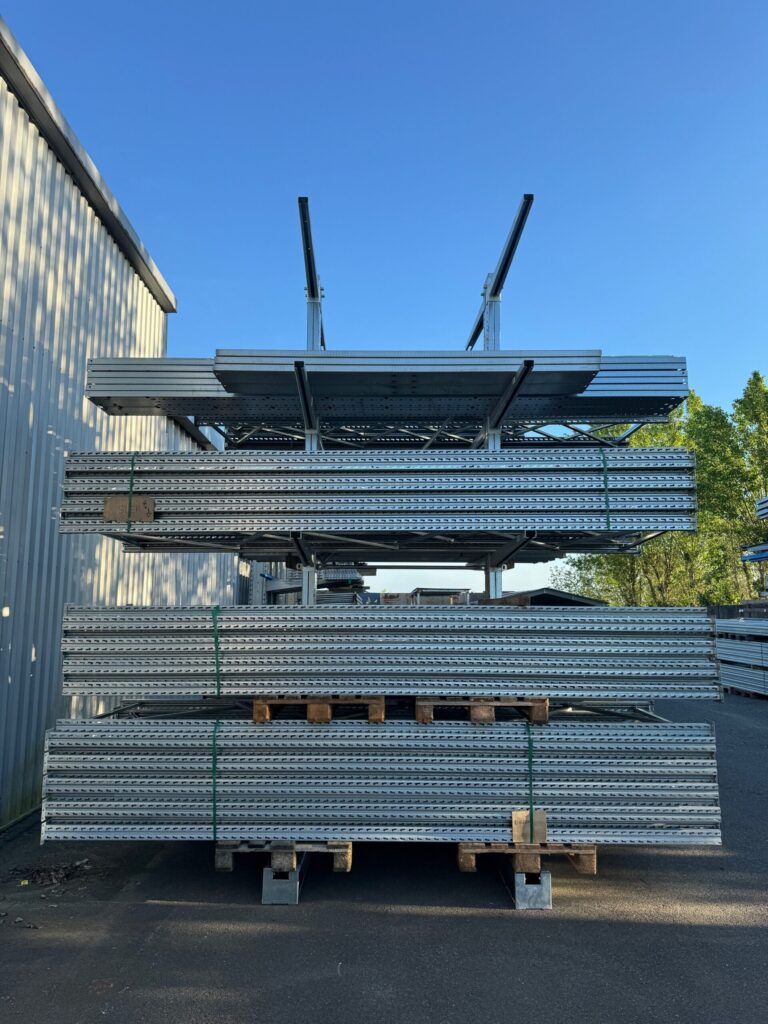 CANTILEVER GALVA – 2 colonnes de 4500 mm, 2 bases double face de 1200 mm, 12 bras de 1200 mm – 500 kg - Image 1