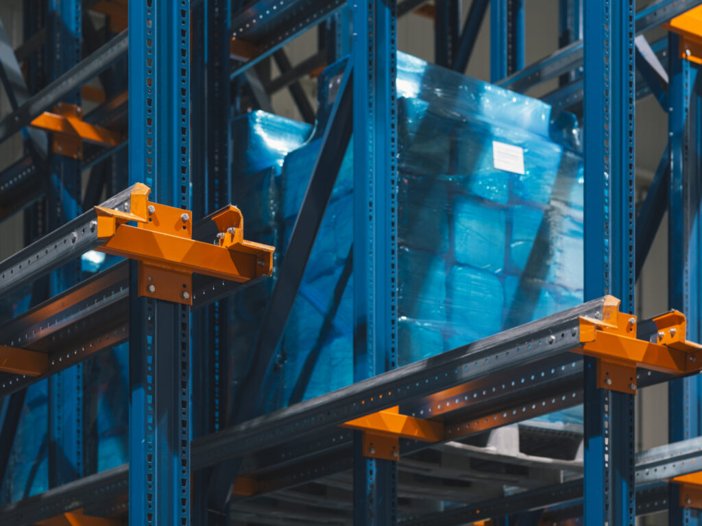 Rayonnage à accumulation – stockage de marchandises palettisées identiques en espace optimisé 4