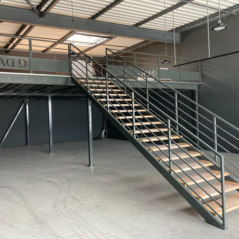 Plateforme ERP – Mezzanine pour ERP – Portée 8 ml, charge 1 T/m², normes ERP 1