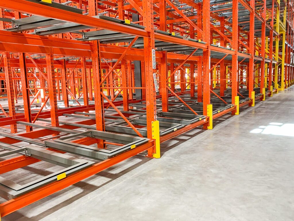 Palettier « Push back » – entreposage industriel, 2 à 6 palettes de profondeur - Image 3