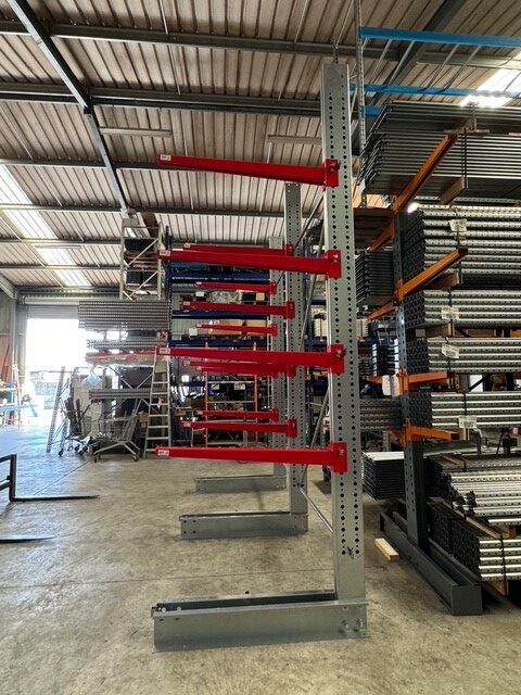 CANTILEVER GALVA OCCASION – 3 colonnes hauteur 4000 mm et 12 bras de 1200 mm époxy - Image 3